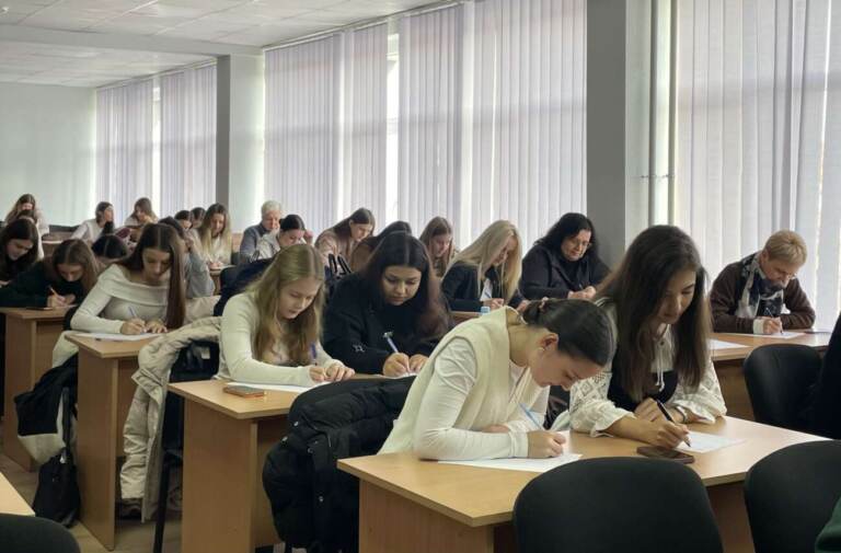 Слово об’єднує: філологічний факультет УжНУ долучився до Радіодиктанту